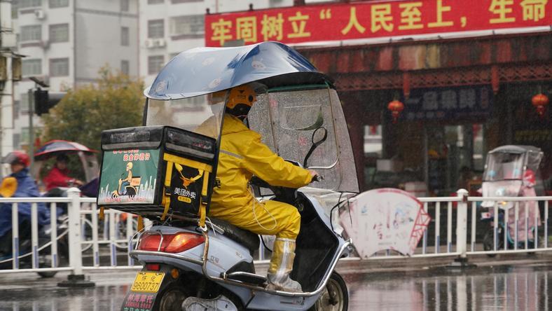 外卖小哥,没有“摔倒”自由